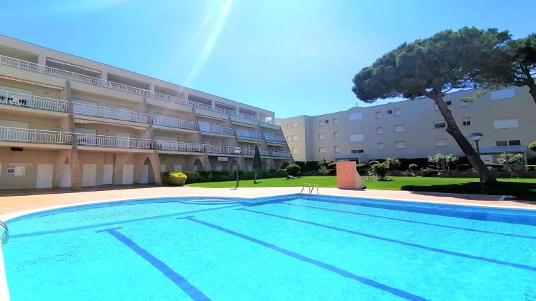 Apartment with garden, pool & terrace — photo 4
