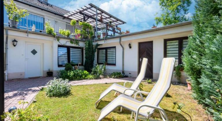 Holiday apartment with terrace, garden & barbecue — photo 4