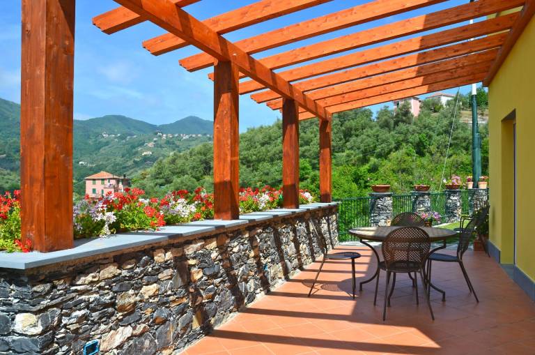 House with barbecue & patio in Chiavari