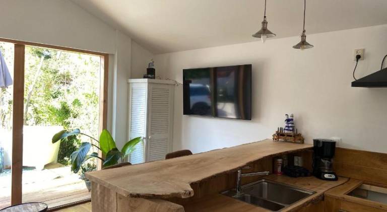 Vacation home with BBQ, patio & yard — photo 3