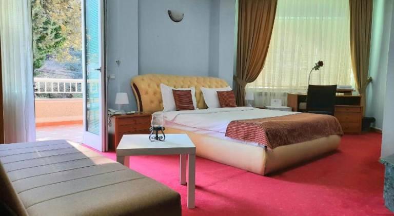 Hotel Aristocrat & Fish Restaurant in Skopje