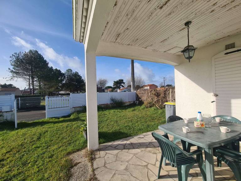 Vacation home with yard & grill — photo 4