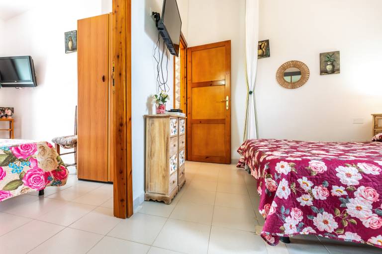Villa 'Alice' with Private Terrace, Wi-Fi and Air Conditioning — photo 4