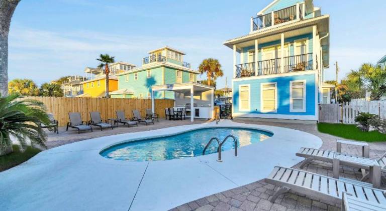 Lovely vacation home with pool | Pet-friendly in Destin, FL