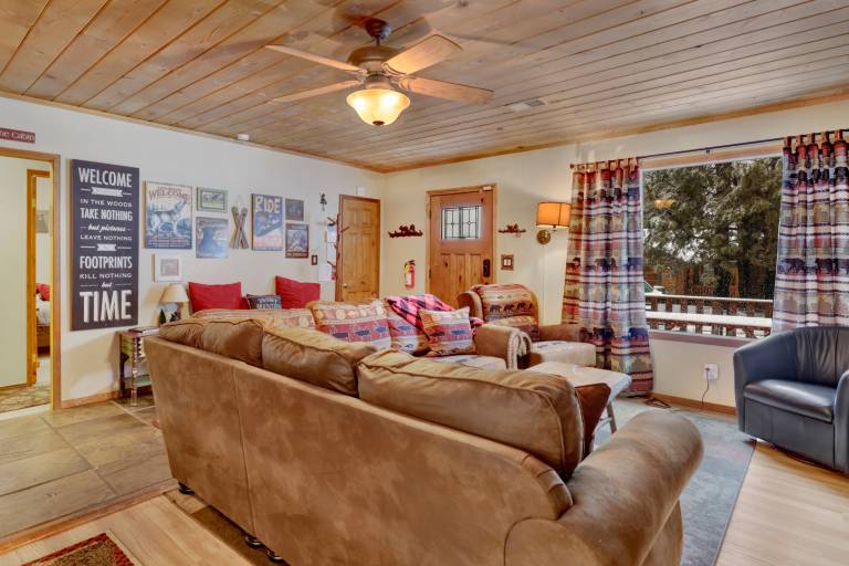 Knotty Bear Resort Cabin at Big Bear- Hot Tub- Games — photo 3