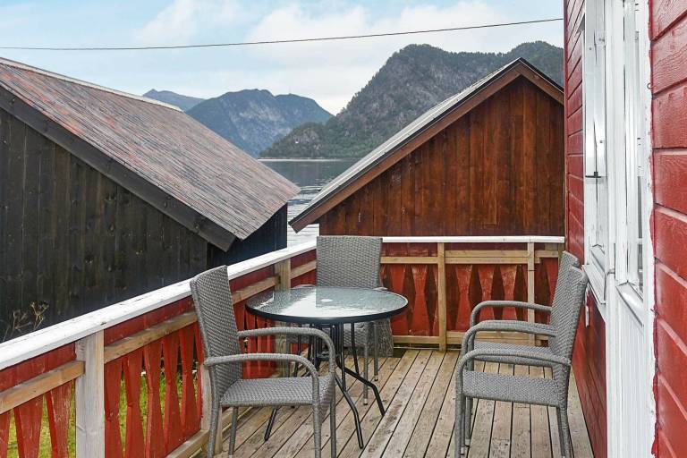 House with BBQ, terrace & garden — photo 3