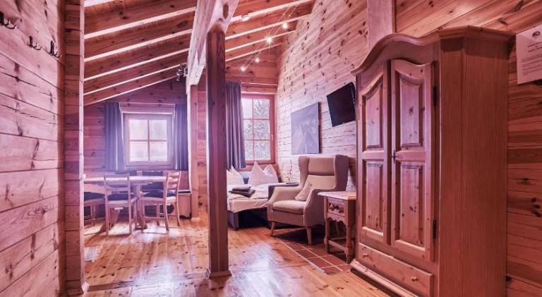 Nice lodge with sauna, yard & patio | Next to the ski | Pets allowed — photo 2