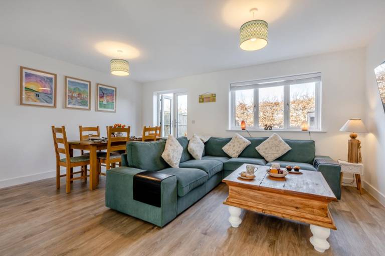 Cottage with hot tub, grill & yard in Great Yarmouth