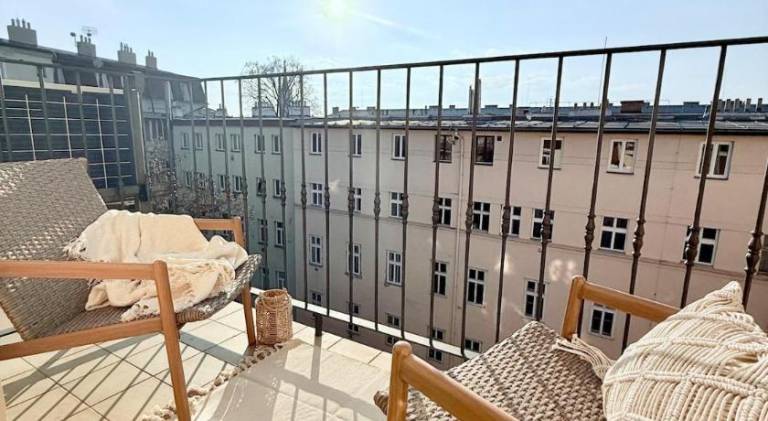 Luxury New Apartment with Balcony Steps from Wenceslas Square — photo 3