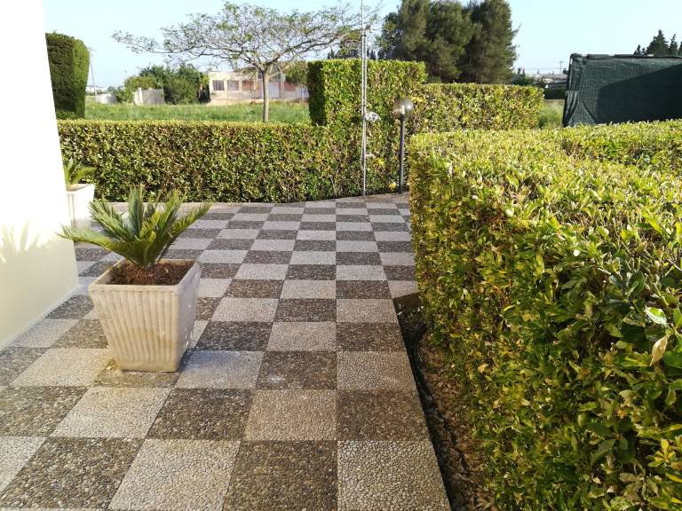 Villa with barbeque & yard — photo 4