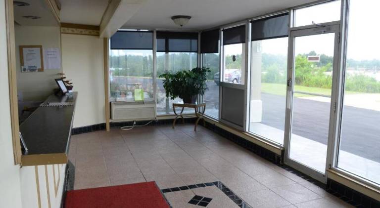 Big Spring Inn Madisonville — photo 3