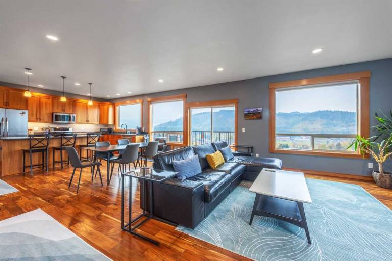 House White Salmon