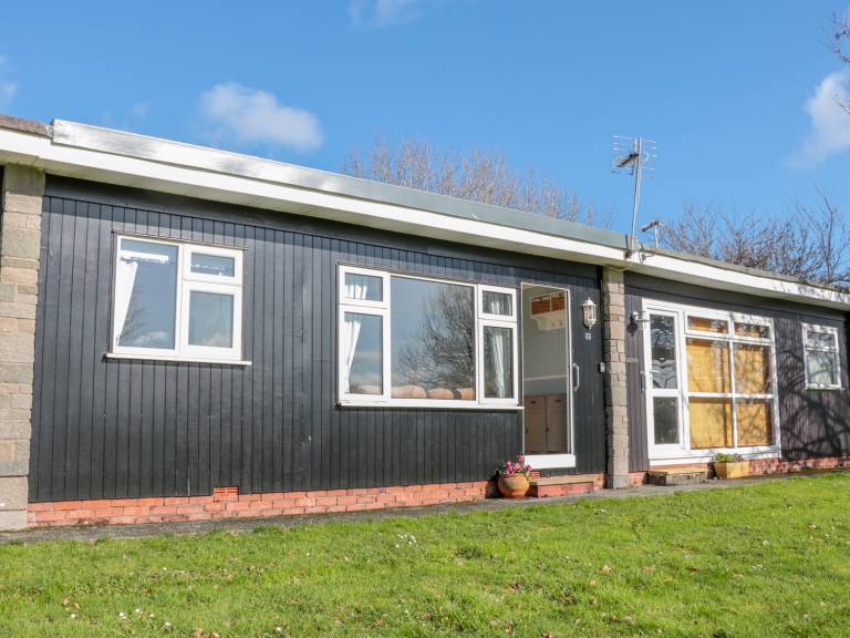 Child-friendly cottage with terrace | Beach view | Pets are welcome — photo 2