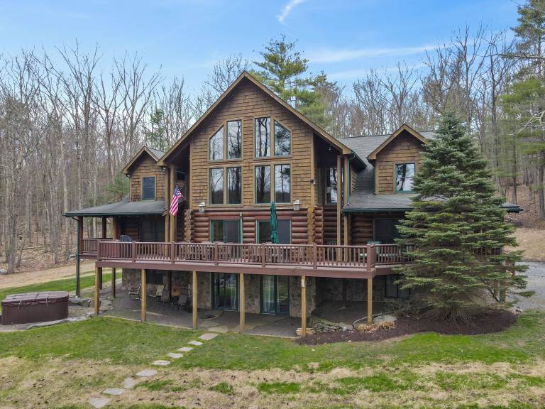 Lodge Lake Wallenpaupack