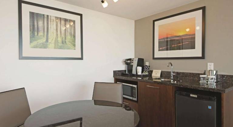 DoubleTree by Hilton Hotel & Suites Victoria — photo 5