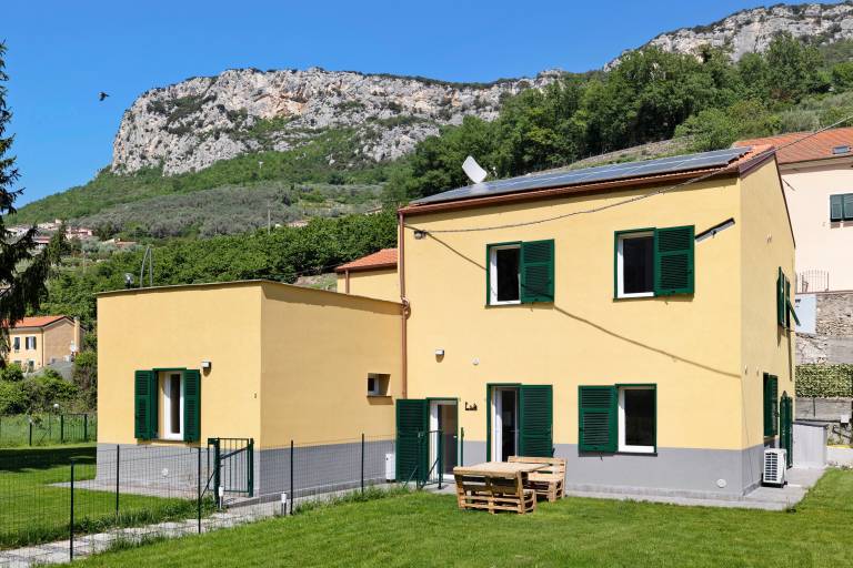 Ca di perti Apartment 1 with Wi-Fi, A/C & Garden in Loano