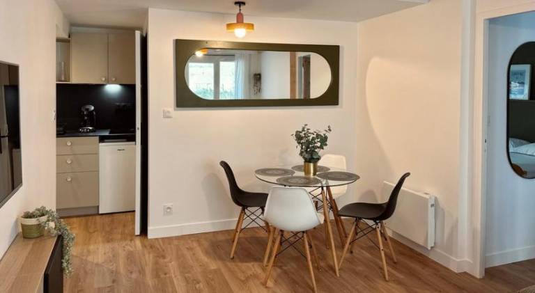 Holiday apartment with patio | Close to Bordeaux Cathedral | Pets allowed — photo 4