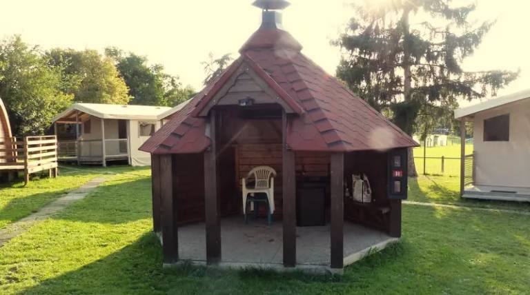 Camping le Pontis - atypical barrel chalet 2 people — photo 4