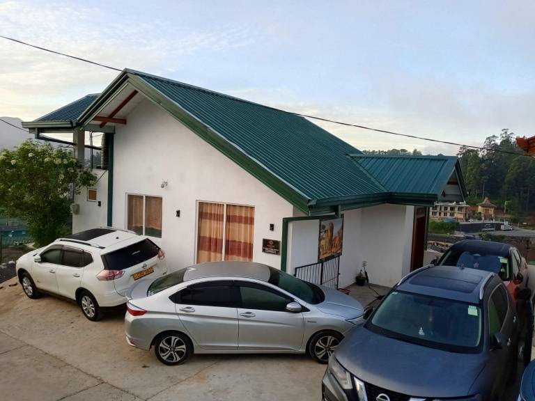 Vacation home with yard & patio | Pets are welcome in Nuwara Eliya