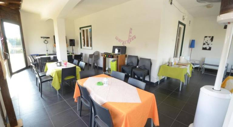 Serviced apartment with barbeque, hot tub & pool — photo 4