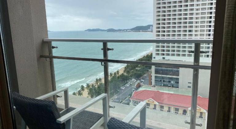 Serviced apartment with pool, hot tub & terrace — photo 4