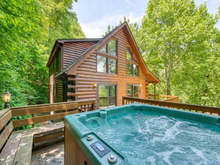 Cabin with barbecue & hot tub | Mountain view — photo 4