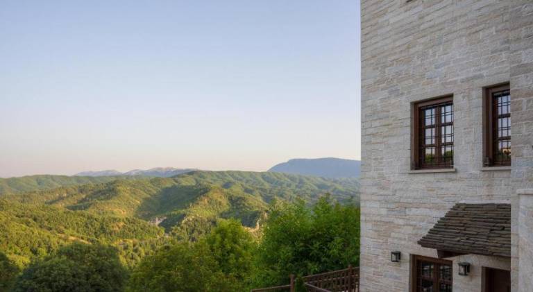 Serviced apartment with hot tub & yard | Good for workation | Pet-friendly in Ioannina