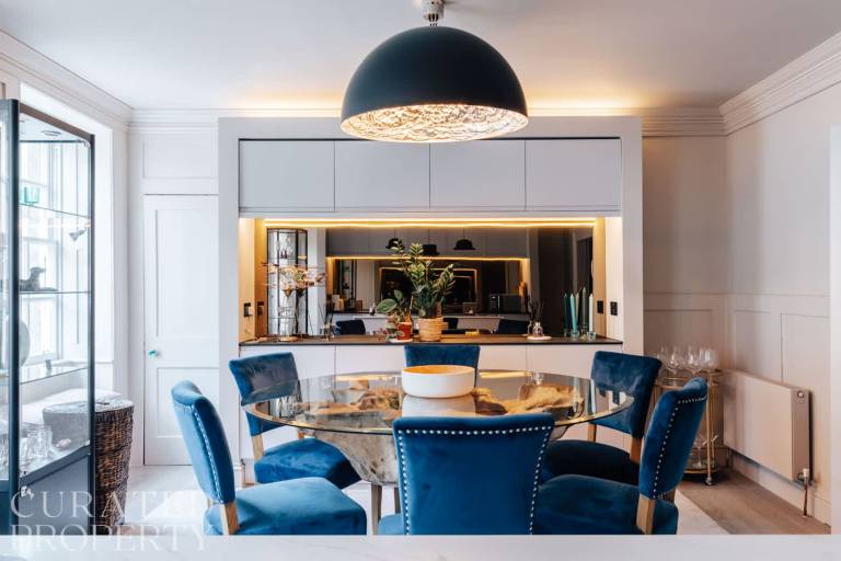 Modern Stylish Central Bath Apartment