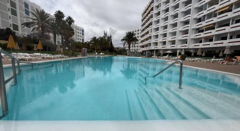 Apartment with pool — photo 3