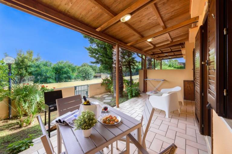 Holiday apartment with terrace, yard & barbeque | Garden view — photo 2