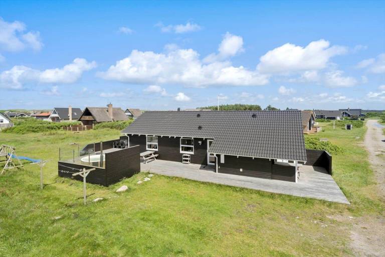 Fully equipped lovely house with jacuzzi, BBQ & sauna | Dogs allowed in Harboore