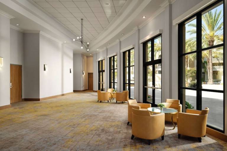 Hotel Zessa Orange County Airport a DoubleTree by Hilton