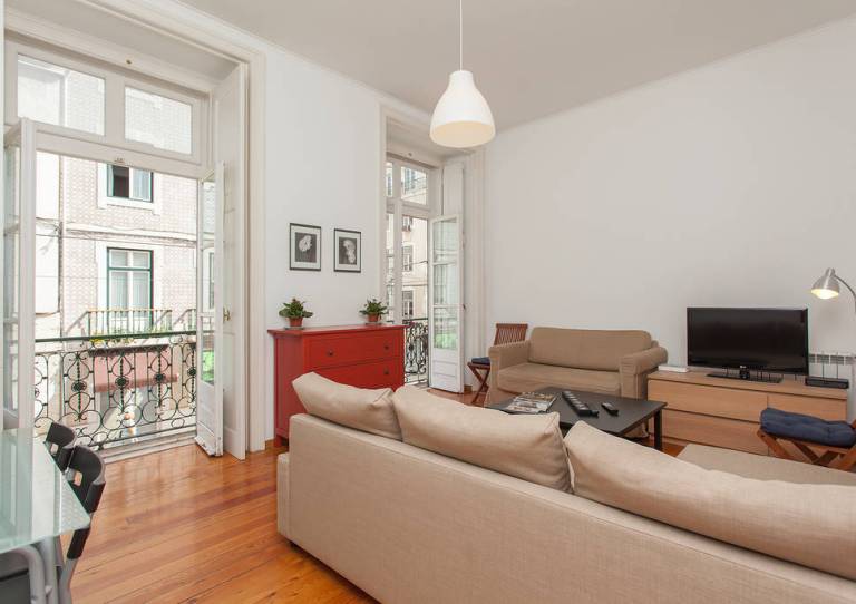 Holiday apartment with jacuzzi | Near São Jorge Castle | River view — photo 3