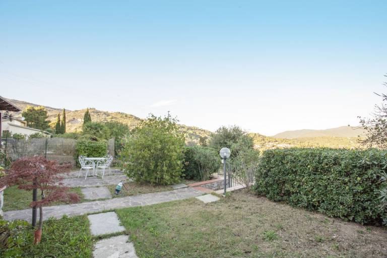 Family-oriented nice villa with yard & terrace | Dogs allowed — photo 3