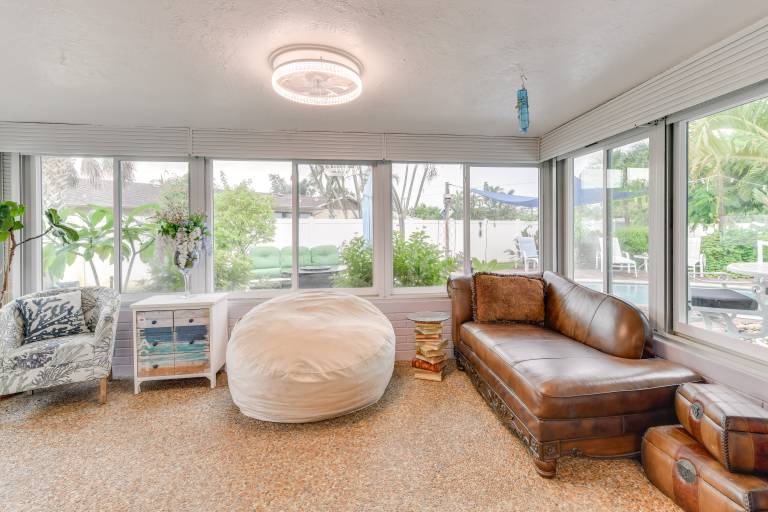 Private Hot Tub, Pool & Yard: Modern Bradenton Gem — photo 3
