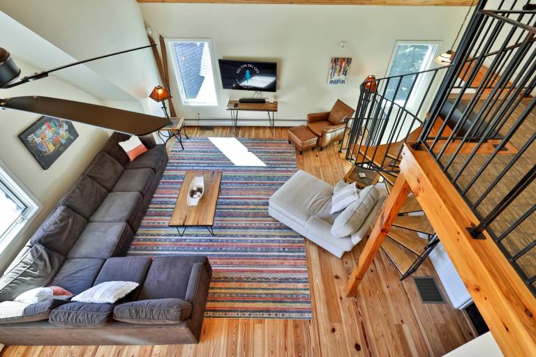 The Slopeside Estate Guesthouse: Ski On/Off, Hot Tub, Views! — photo 4