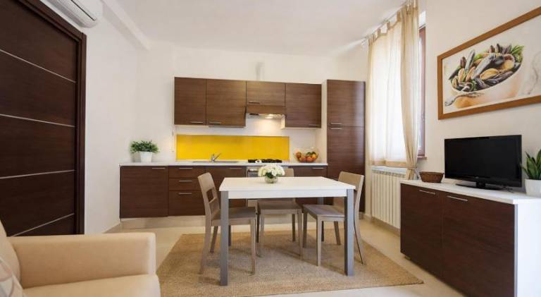 Serviced apartment with terrace, pool & yard | Pets are welcome — photo 4