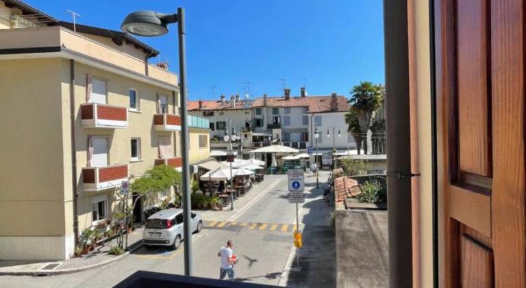 Rental apartment with patio in Grado