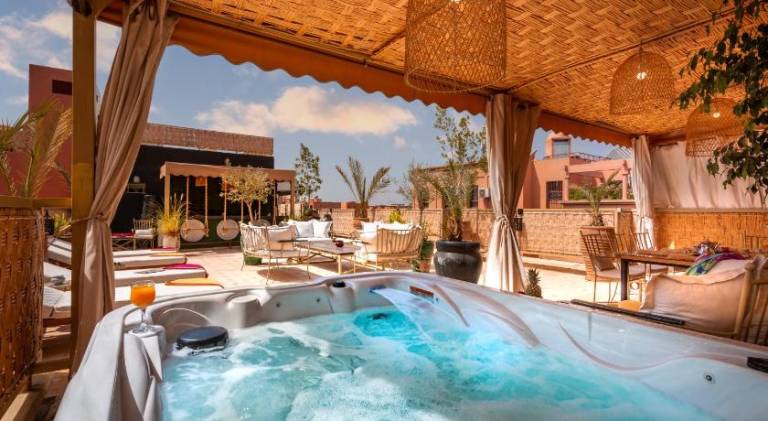 Holiday apartment with jacuzzi — photo 2