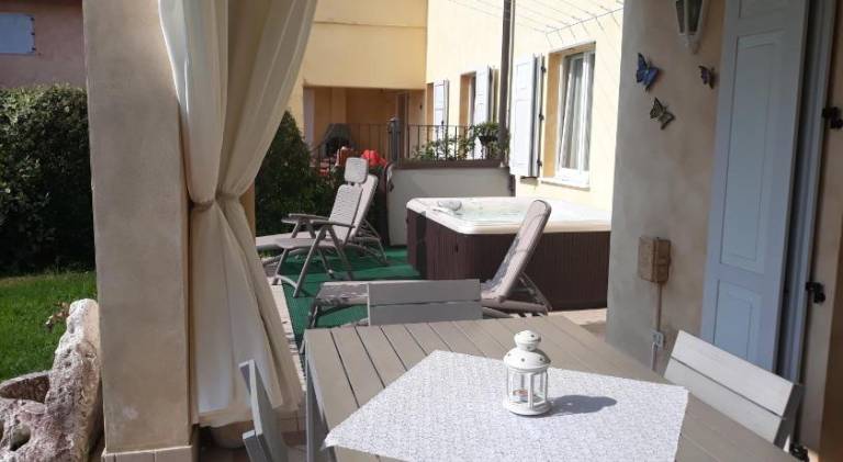 Rental apartment with hot tub & pool — photo 4