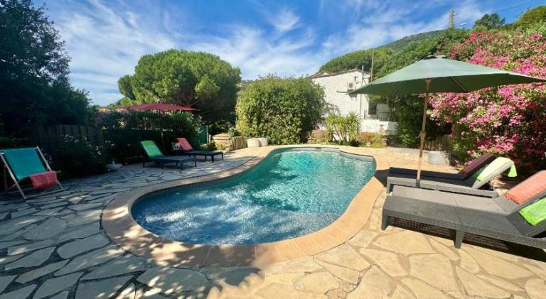 Villa with private pool, barbecue & garden — photo 3