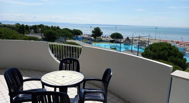 Holiday apartment with terrace | Next to the beach | Dogs allowed — photo 2