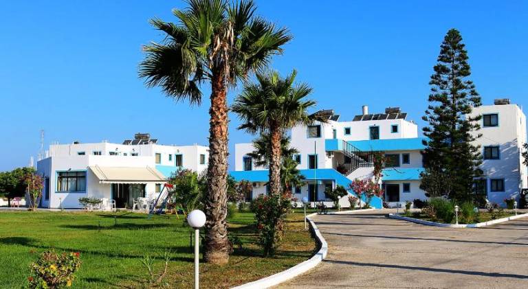 Serviced apartment with yard & terrace | Beach nearby | Dogs allowed in Kos