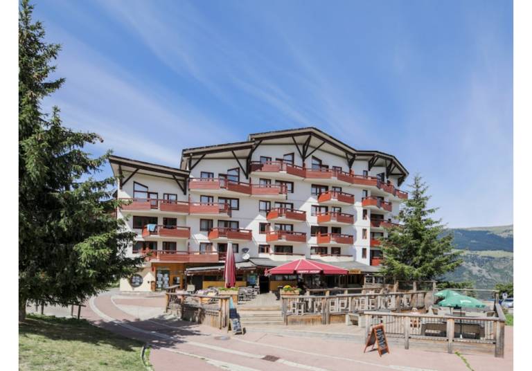 Family-oriented holiday apartment with pool & patio | Ski nearby | Pets are welcome — photo 3