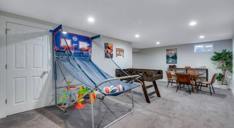 Vacation home with jacuzzi — photo 2