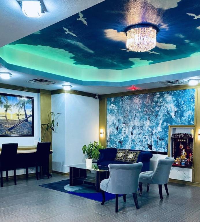 R Nite Star Inn and Suites -Home of the Cowboys & Rangers — photo 2