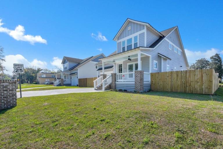 Family-friendly house with yard & patio | Pet-friendly — photo 3