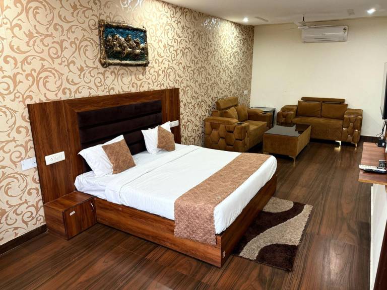 Hotel Thames Zirakpur Chandigarh Highway