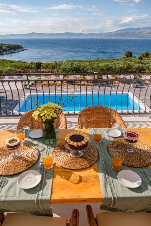 House with private pool, BBQ & yard | Sea view — photo 4