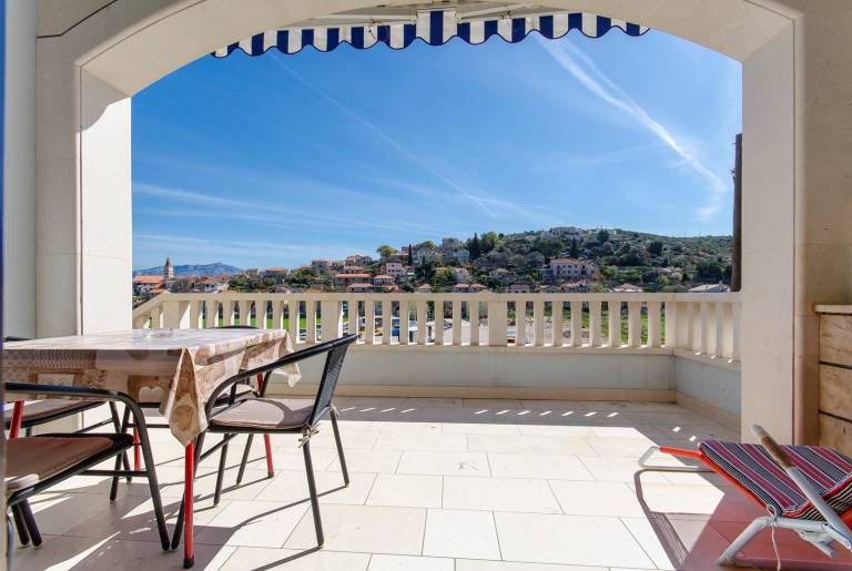 Lovely holiday apartment with patio, fast internet & grill | Sea view | Dogs allowed in Postira